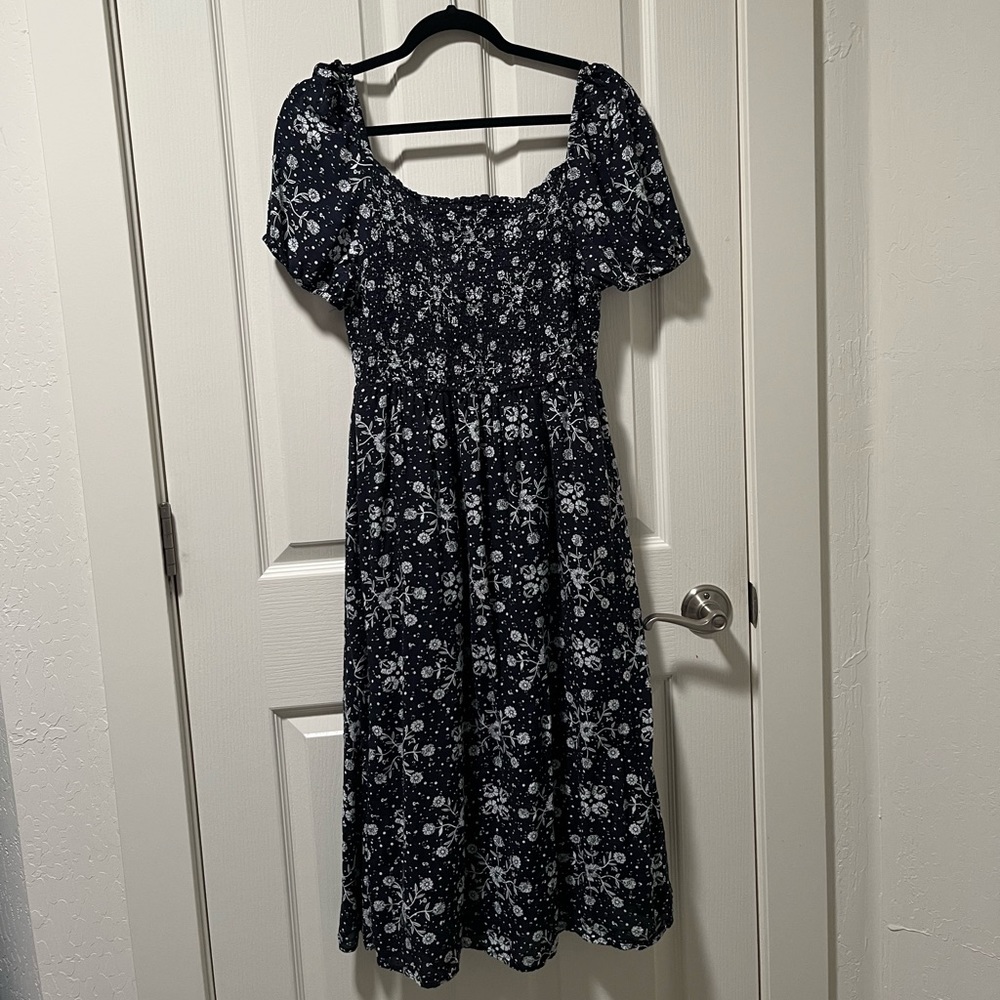 Size Small LOFT Dress with Pretty Detail